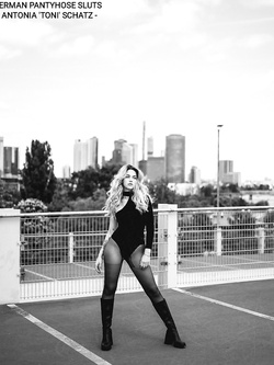 German pantyhose slut Antonia 'Toni' Schatz Parte 3