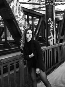 German pantyhose slut Antonia Schatz Parte 2