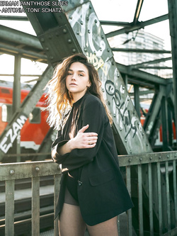 German pantyhose slut Antonia Schatz Parte 3