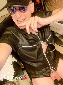 Lenny52????, Una troia… desnuda