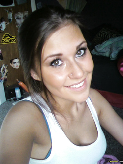 ... Lei è così dannatamente calda