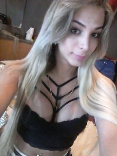 Selfie di una bella ragazza transex