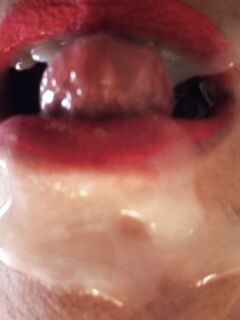 Quella ingoia sborra di mia moglie