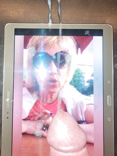 Appoggia il cazzo e sborra ancora sulla mia troia