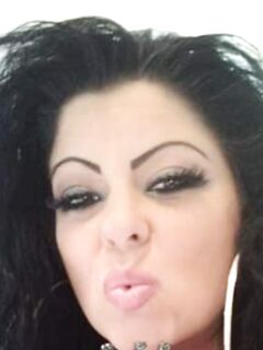 Cornuto 75 umiliato dalla moglie puttana